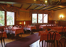 Salle du restaurant de l'Auberge de la Forêt